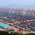 Китайская портовая отрасль показывает по...
