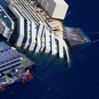 «Costa Concordia» отбуксируют в Геную